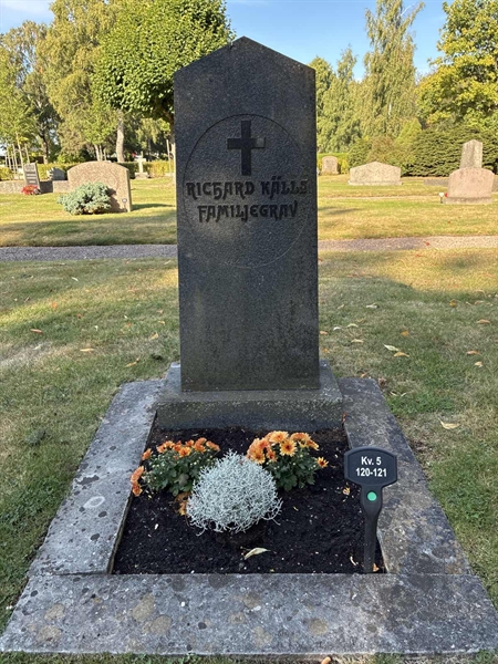 Grave number: 33 5   120-121