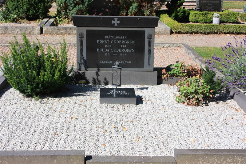 Grave number: Ö 22i   120, 121