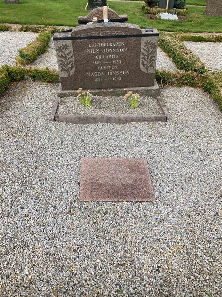 Grave number: Ko 04    48, 49