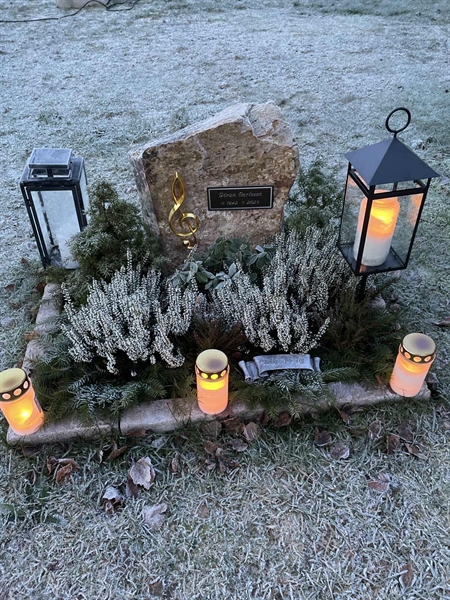 Gravnummer: R 3   166B