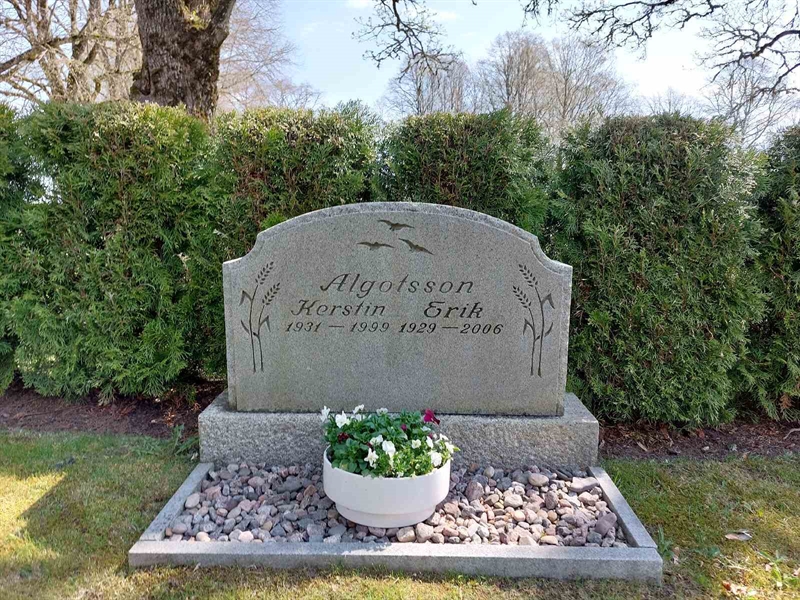 Grave number: HÖ 5   73, 74