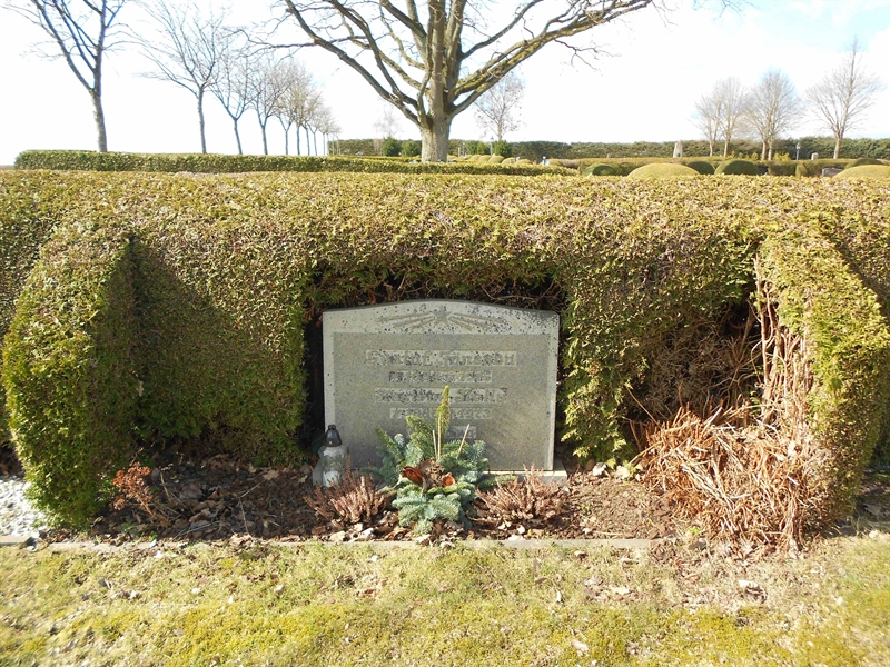 Grave number: V 32   174