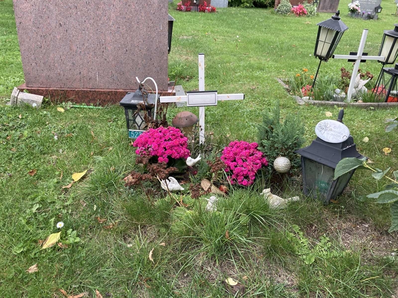 Grave number: R 02   479