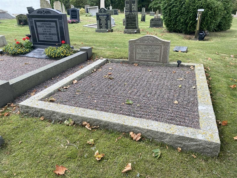 Grave number: LED J    89-90