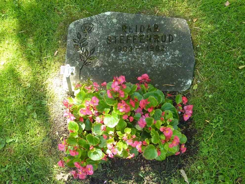 Grave number: 1 I   12