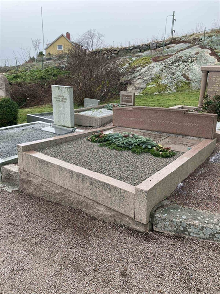 Grave number: 2   134-135