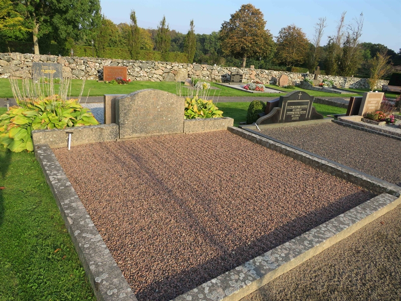 Gravnummer: 1 03   47