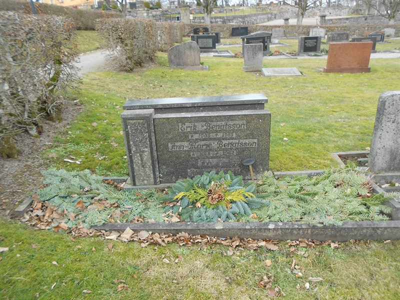 Grave number: NÅ M6   130, 131