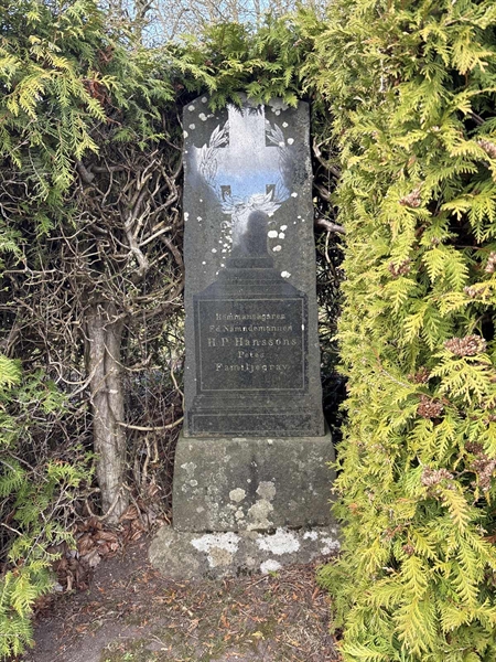 Grave number: LI 7