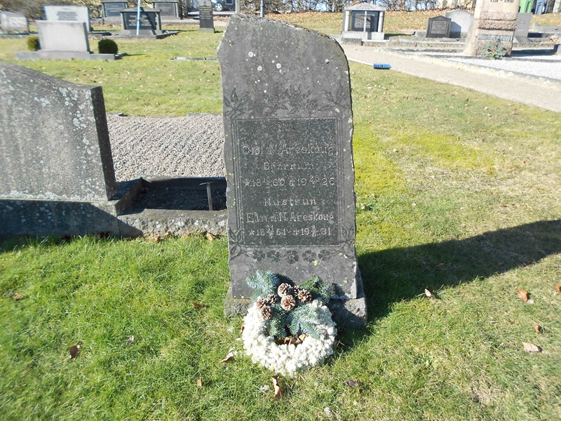 Grave number: NÅ G5   135, 136