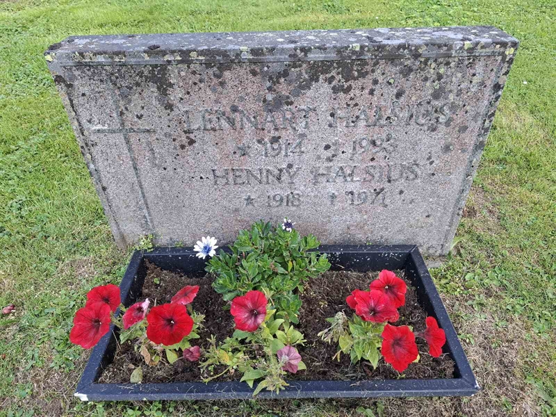 Grave number: 001 2   821