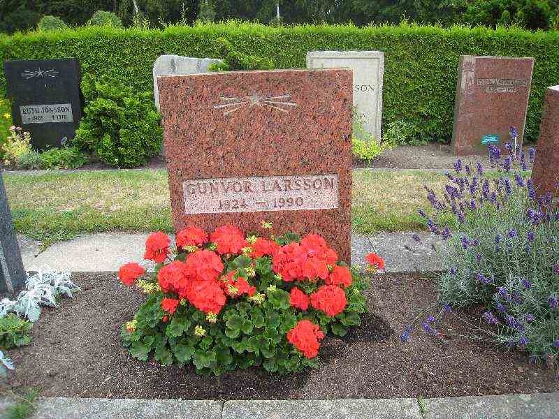 Grave number: NK Urn XVII    33