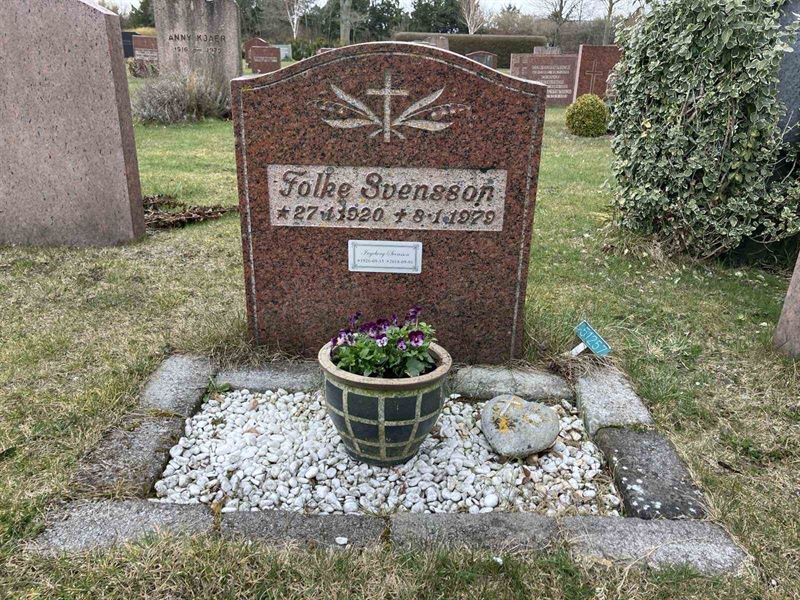 Grave number: R 01 329