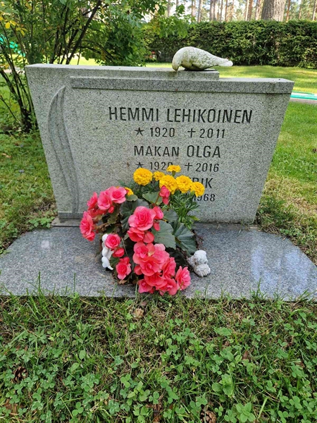 Grave number: 1 KV.4   302-304