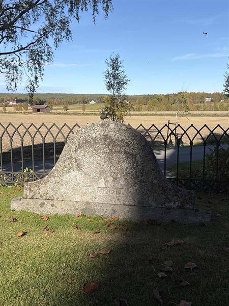 Grave number: H 1    12