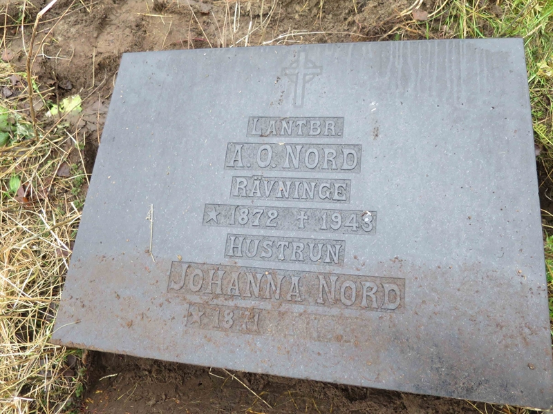 Grave number: HK F   136, 137