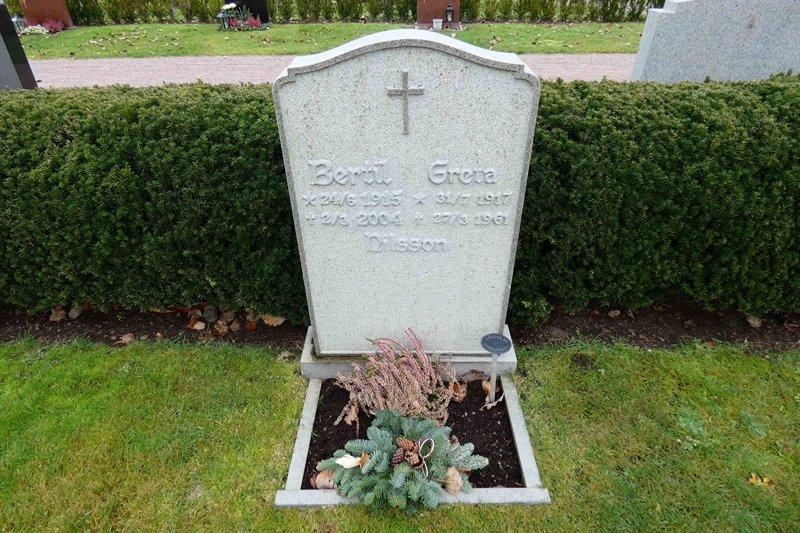 Grave number: TR 3   148