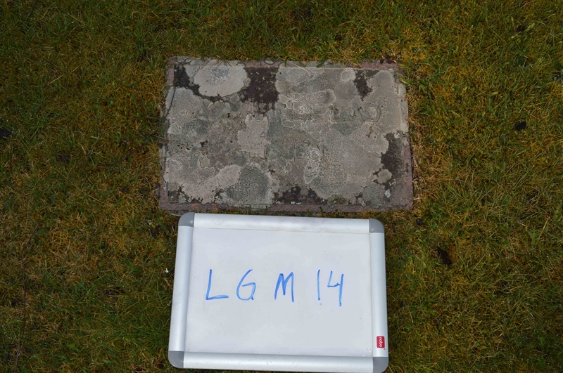 Grave number: LG M    14