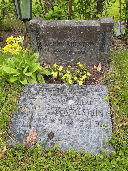Grave number: NO 23   267