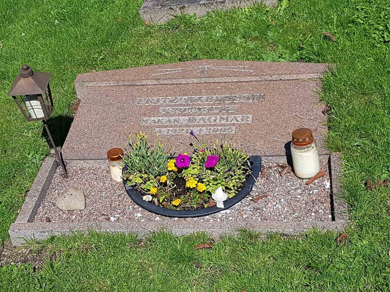 Grave number: 06 61040