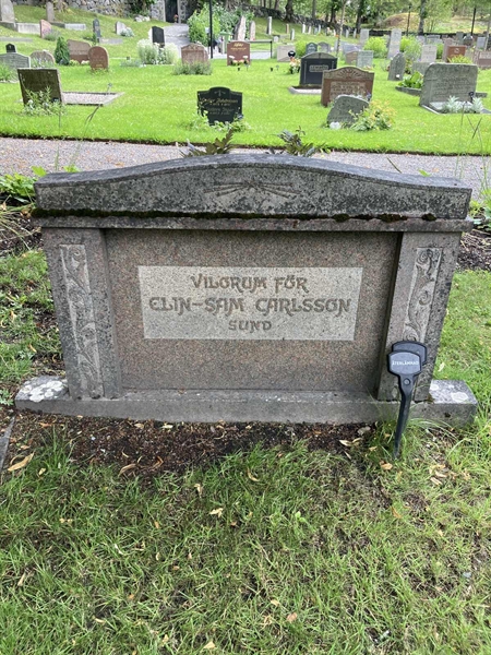 Grave number: 1 02   132