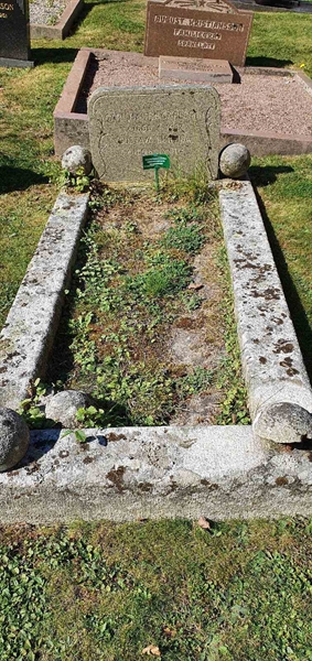Grave number: SG 02   175
