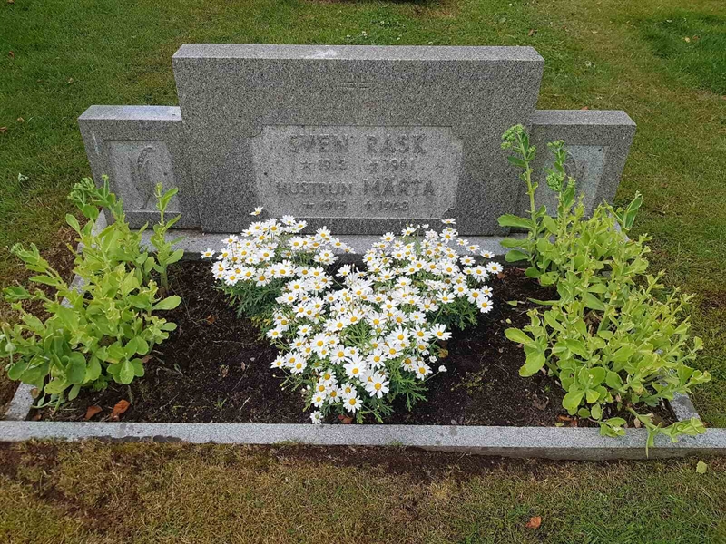 Grave number: 01    99