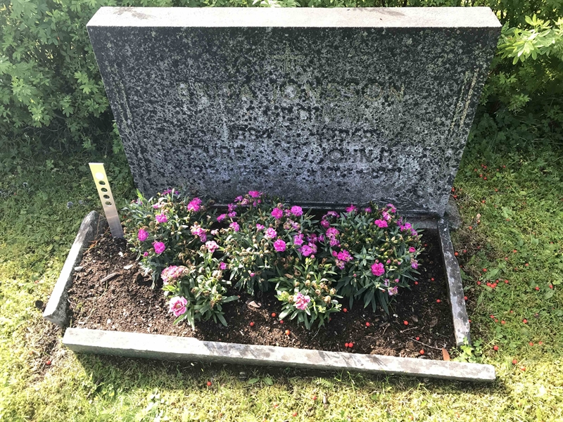 Grave number: UN F    96, 97