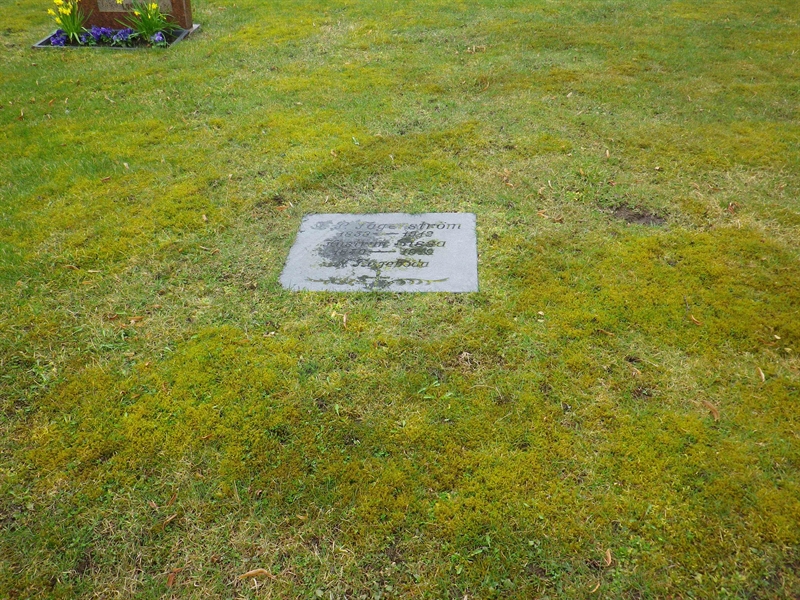 Grave number: LO E    10, 11
