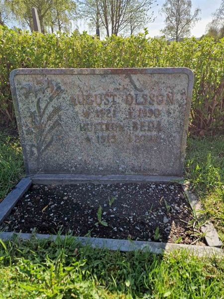 Grave number: 501 15 2822-2823