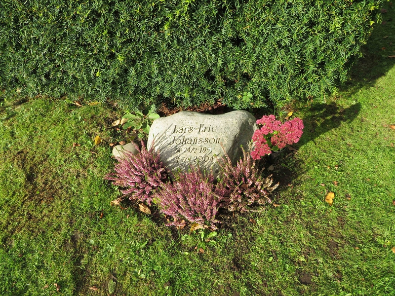 Grave number: 1 11   27