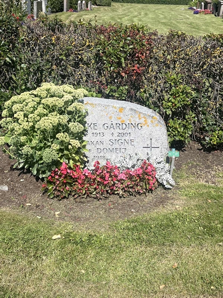 Grave number: 1 1 G    27