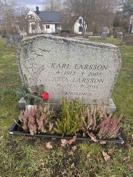 Grave number: E E 182, 183