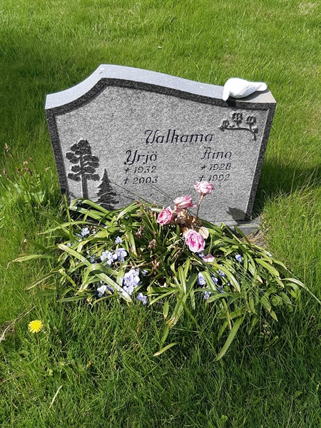 Grave number: KA 12    50