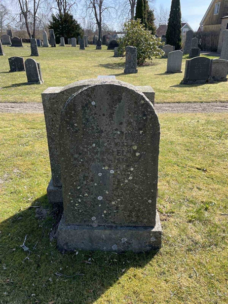 Grave number: Ä G E    18