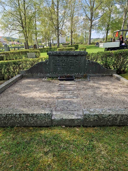 Grave number: 501 21 4038-4041