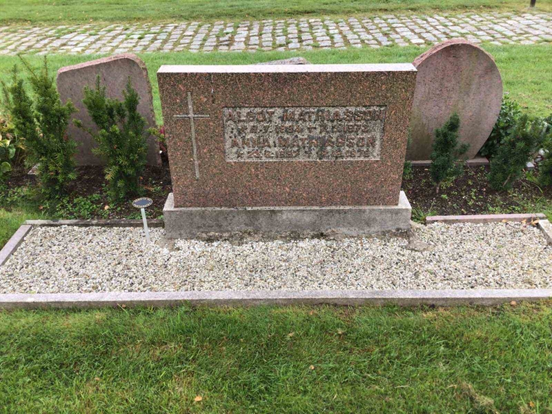 Grave number: 20 F    24-25