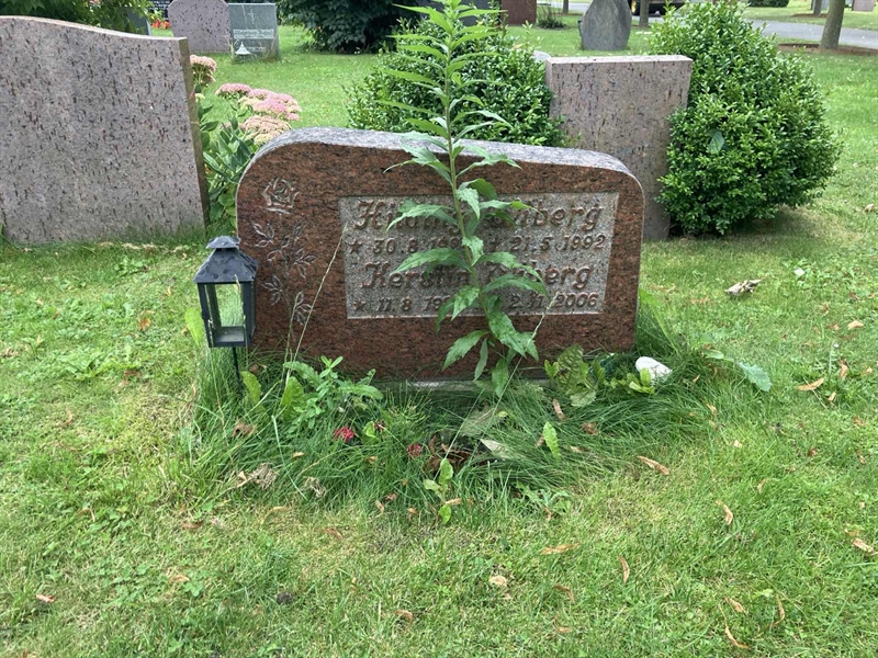 Grave number: R 02   339, 340