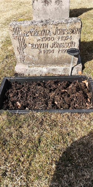 Grave number: 1 URN1    19