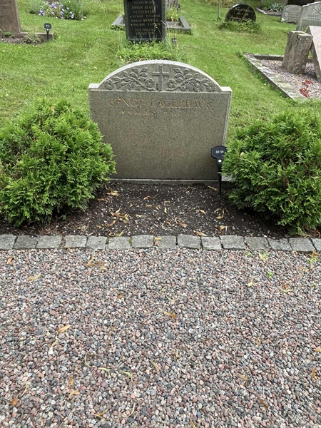 Grave number: 1 02    54