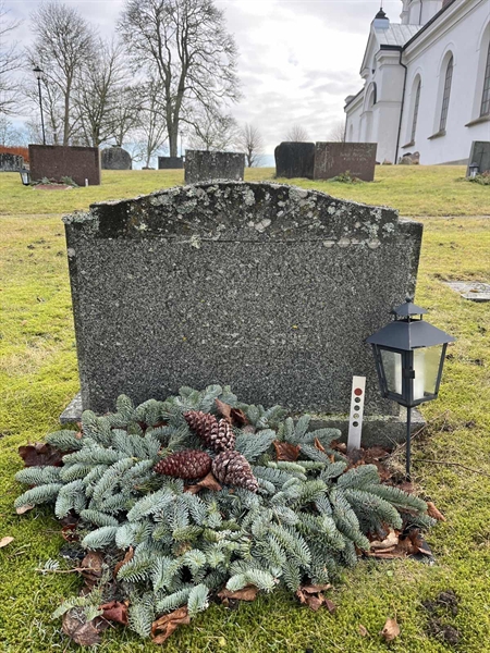 Gravnummer: HA B     8