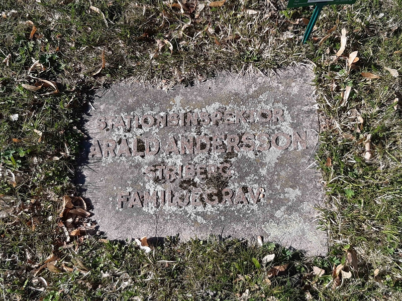 Grave number: NO 02   104