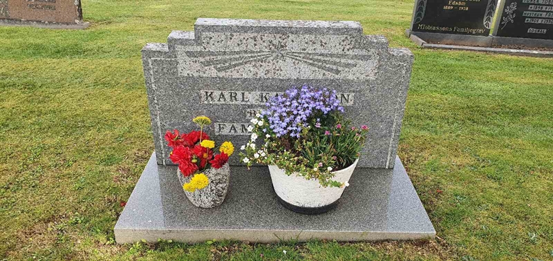 Grave number: N 003  0526, 0527