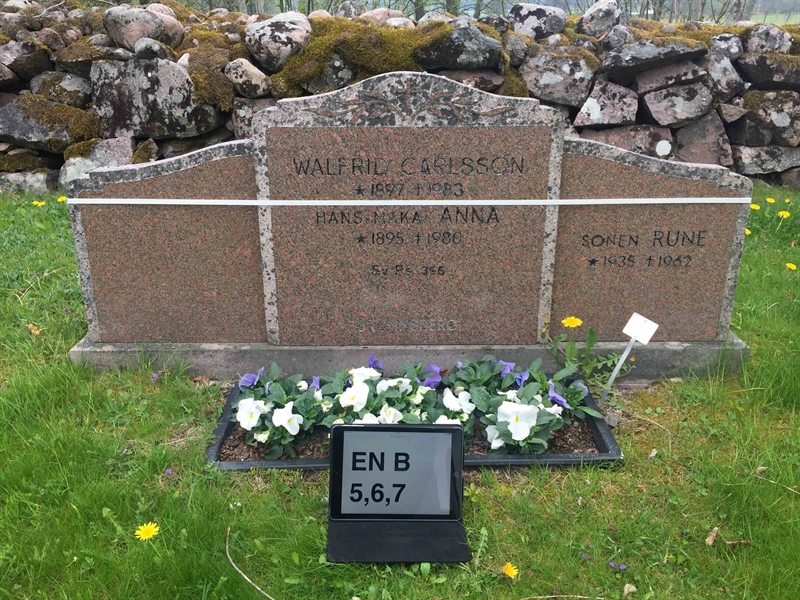 Grave number: EN B     5, 6, 7
