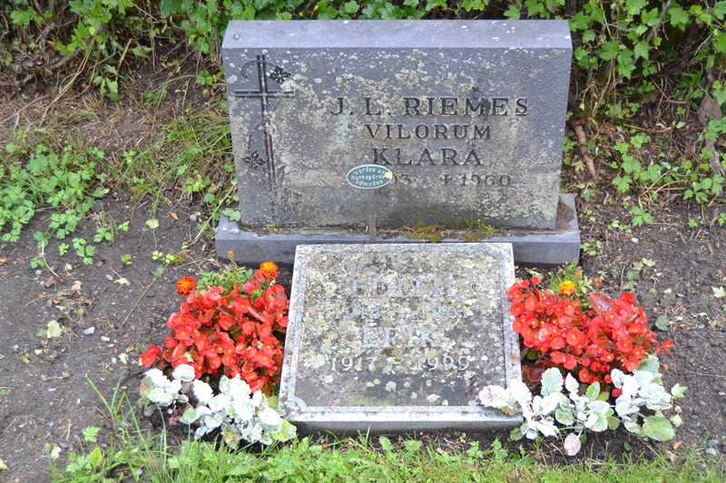 Grave number: 1 M   813B