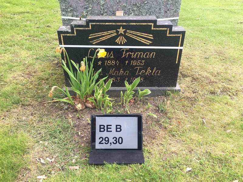 Grave number: BE B    29, 30