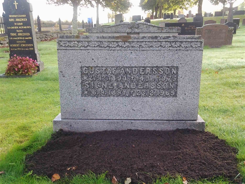 Grave number: 01 B    17, 18