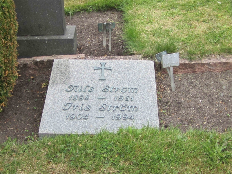 Grave number: 1 R    11