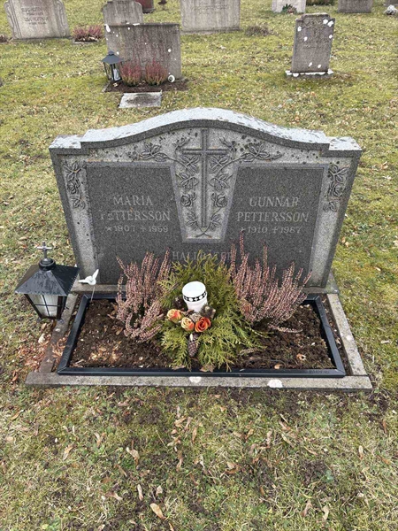 Grave number: LE 426, 427