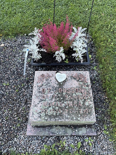 Grave number: 4 N NI     4